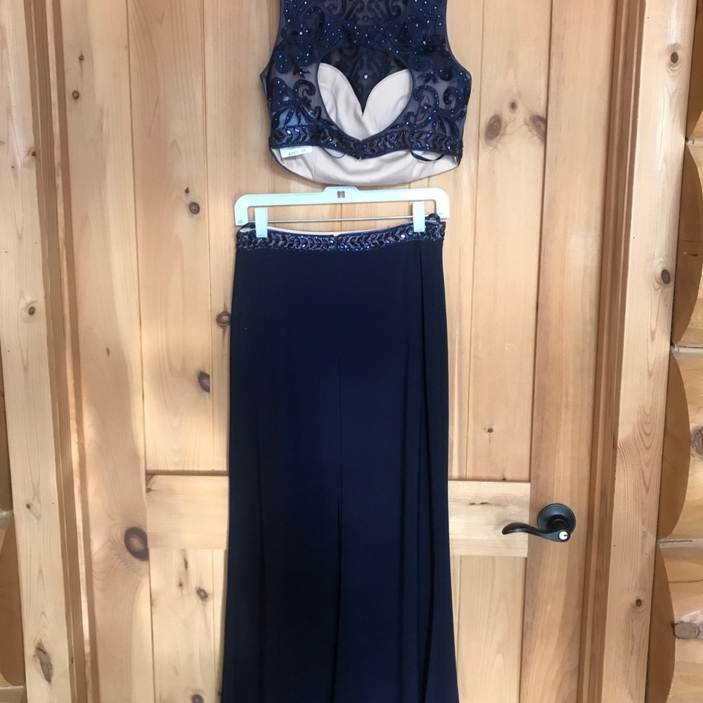 Formal Dress - Picture 2 of 6